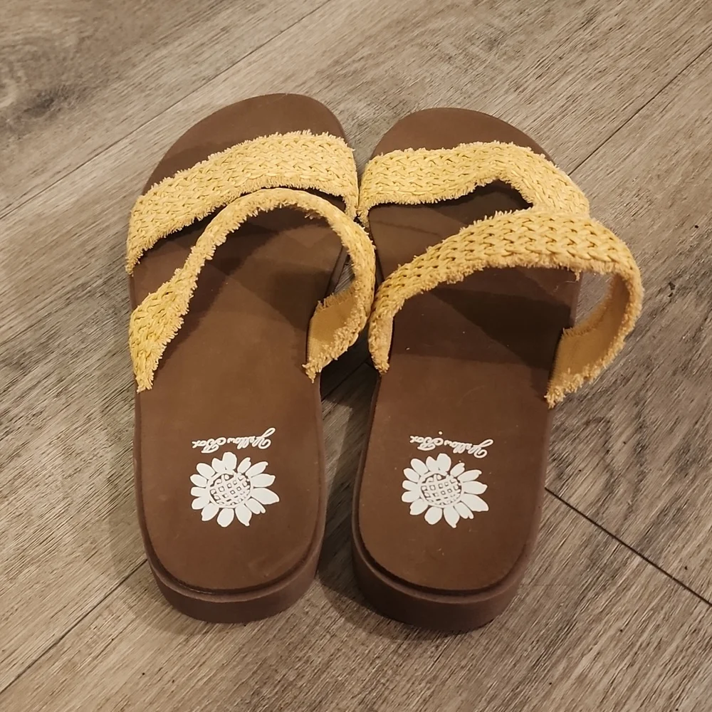 Yellow Box Marigold Fentana sandal size 8